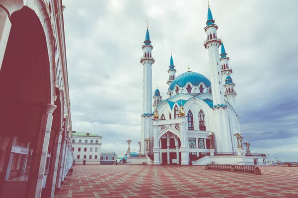 KAZAN, RUSSIA - SEPTEMBER 15, 2019: View on Kul Sharif mosque in — Stock Photo, Image