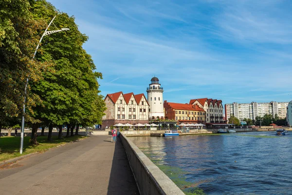 KALININGRAD, RUSSIE - 04 SEPTEMBRE 2019 : Vue des bâtiments sur F — Photo