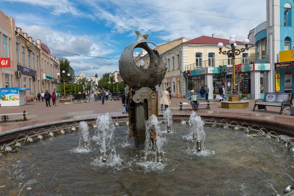 ULAN UDE, RUSIA - 06 DE SEPTIEMBRE DE 2019: Ulitsa Lenina es un pedestal —  Fotos de Stock