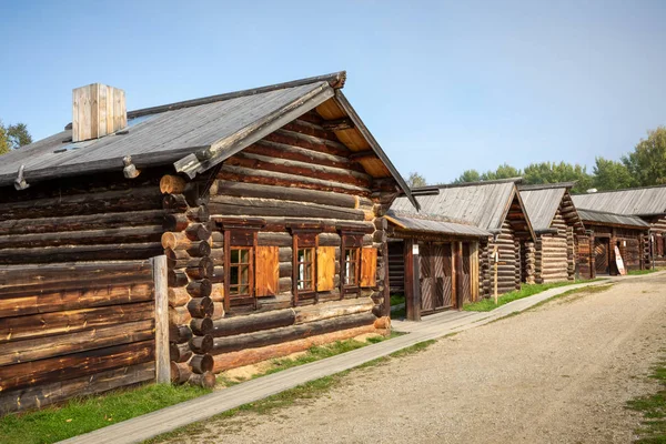 Casa tradicional de madera siberiana en el Taltsy Architectural-Et —  Fotos de Stock