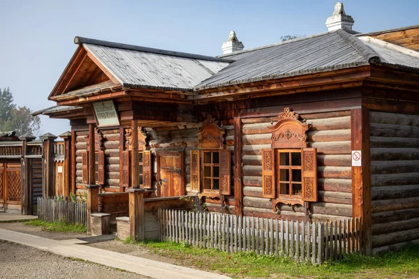 Casa tradicional de madera siberiana en el Taltsy Architectural-Et —  Fotos de Stock