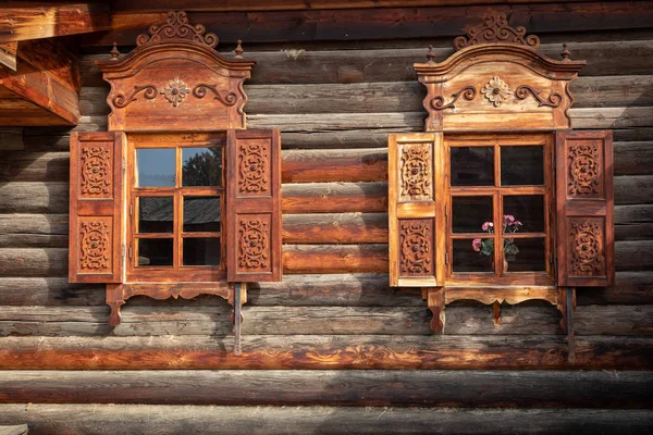Traditioneel Siberische houten huis in de Taltsy Architectural-et — Stockfoto