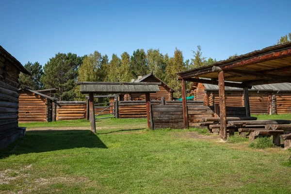 Casa tradicional de madera siberiana en el Taltsy Architectural-Et — Foto de Stock