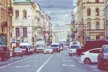 Saint Petersburg, Rusya - 17 Eylül 2019: Sokak trafiği