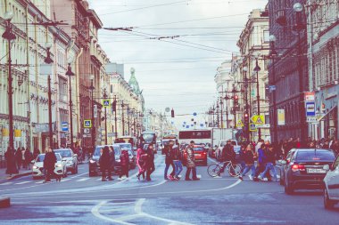 Saint Petersburg, Rusya - 17 Eylül 2019: Sokak trafiği