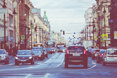 Saint Petersburg, Rusya - 17 Eylül 2019: Sokak trafiği