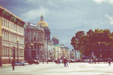 Saint Petersburg, Rusya - 17 Eylül 2019: Hermi yakınlarındaki meydan