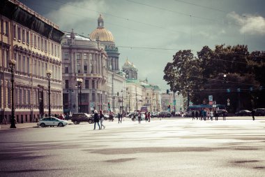 Saint Petersburg, Rusya - 17 Eylül 2019: Hermi yakınlarındaki meydan
