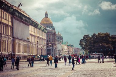 Saint Petersburg, Rusya - 17 Eylül 2019: Hermi yakınlarındaki meydan
