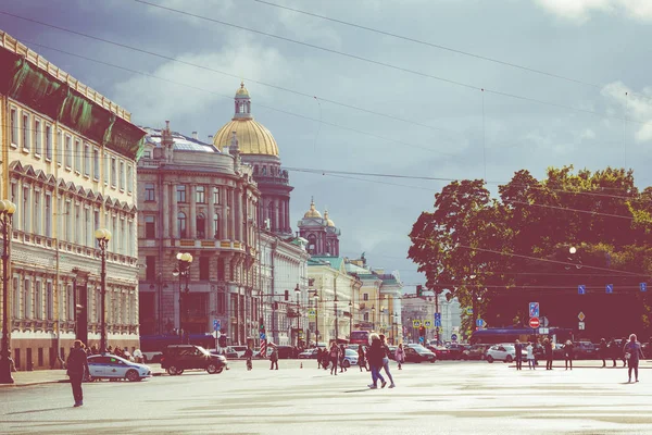Αγία Πετρούπολη, Ρωσία-17 Σεπτεμβρίου 2019: πλατεία κοντά σε hermi — Φωτογραφία Αρχείου