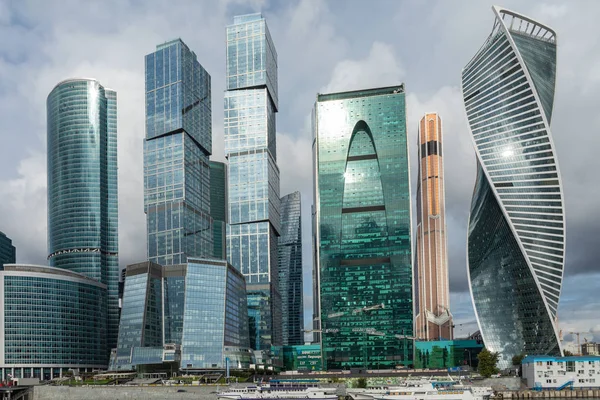Moscow, Oroszország-szeptember 20, 2019: Moscow City. Kilátás skyscr — Stock Fotó