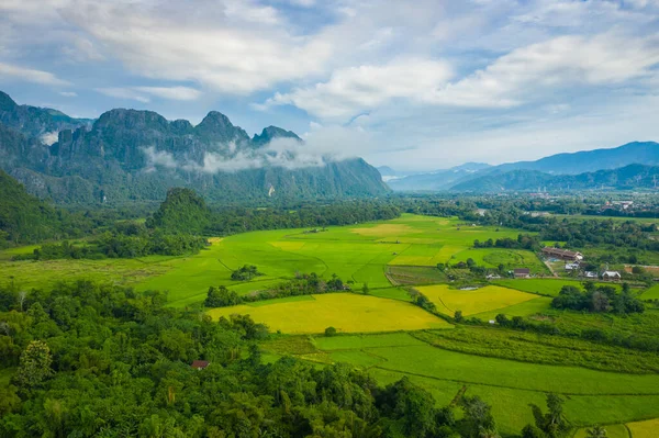 Αεροφωτογραφία των όμορφων τοπίων στο Vang Vieng, Λάος. Σούθ — Φωτογραφία Αρχείου