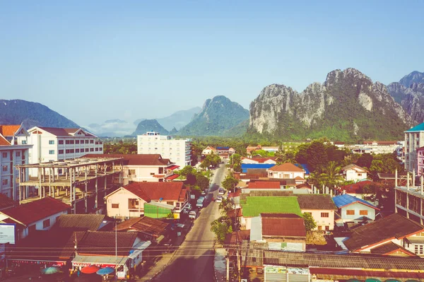Flygfoto över byn Vang Vieng, Laos. Sydostasien. Fo — Stockfoto