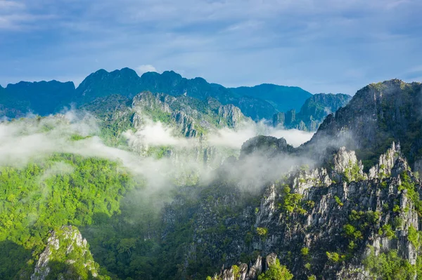 Vang Vieng Laos 'taki güzel manzaraların havadan görüntüsü. Güney. — Stok fotoğraf