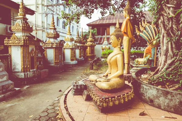 Boeddhabeeld bij boedistische tempel Vat Haysoke in Vientiane. Laos. — Stockfoto