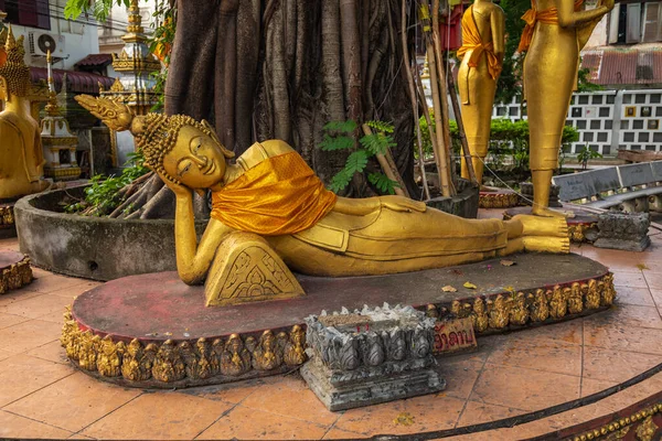 Estátua de Buda no templo buddista Vat Haysoke em Vientiane. Laos. . — Fotografia de Stock