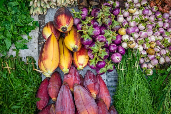 Frutas e legumes em um mercado de rua, Laos — Fotografia de Stock