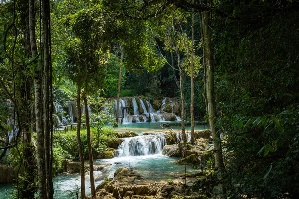 Водопад Тэд Саэ в провинции Луангпрабанг, Лаос . — стоковое фото