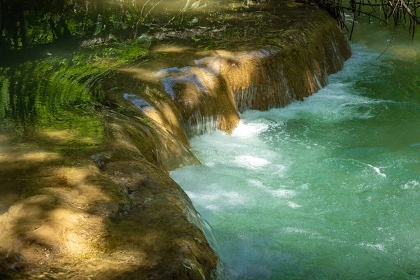 Cascada Tad Sae en la provincia de Luang Prabang, Laos . — Foto de Stock