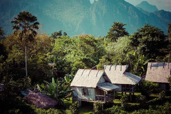 Village and mountain in Vang Vieng, Laos — Stock Photo, Image