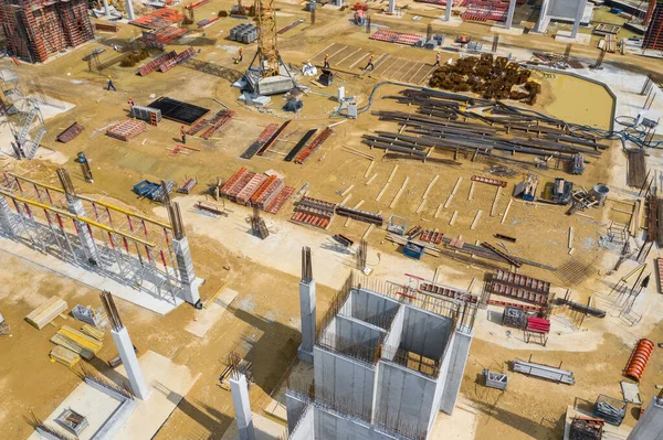 上から工事現場 建設機械 重機の労働者の職場の空中ビュー ドローンによる産業トップビュー — ストック写真