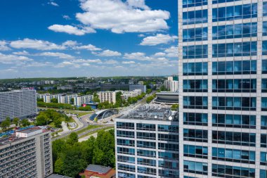 KATOWICE, POLAND - HAZİRAN 01, 2020: Katowice 'nin modern iş şehri merkezi Yukarı Silezya' nın havadan görünüşü. Polonya.