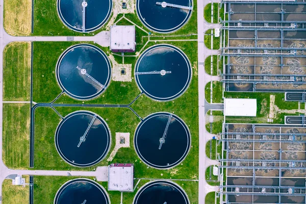 Riolering Farm Aerial View Verhelderende Tanks Groen Gras Bovenaanzicht Van — Stockfoto