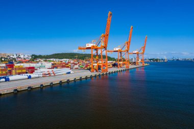 Gdynia Port Aerial Manzarası. Gdynia Limanı 'ndaki Baltık Konteynır Terminali. Pomeranya Voyvoda 'sı, Polonya. 
