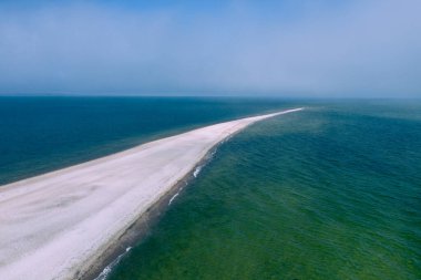 Rewa, Polonya. Yazın Isthmus Rewski 'nin Pomeranya' nın Rewa kentindeki Baltık Denizi 'ndeki hava manzarası, Polonya. 