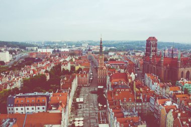 GDANSK, POLAND - 14 Haziran 2020: Gdansk 'taki Eski Şehir' in havadan görünüşü. Tricity, Pomerania, Polonya. 