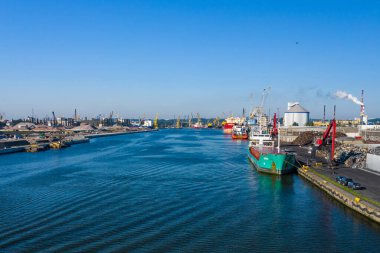 Gdansk Limanı Hava Görüntüsü. Ünlü Gdansk, Pomerania, Polonya tersanesinde turnalar.