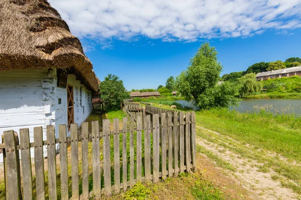 Traditioneel Dorp Polen Openluchtmuseum Houten Huizen Houten Volksarchitectuur Uit Verschillende — Stockfoto