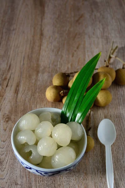 Longan Sirupu Pandanu Dřevěném Pozadí Tradiční Thajský Dezert — Stock fotografie