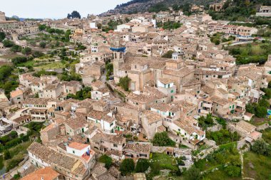 dağlarda eski Avrupa ortaçağ köyü, valldemossa, mallorca, İspanya. Otantik mimari bina