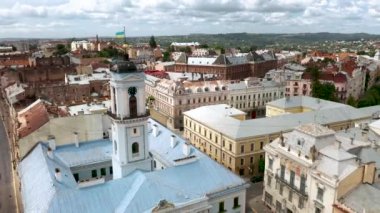 Bayraklı Belediye Binası, panorama Chernivtsi Bukovina Ukrayna, hava drone