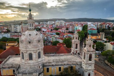 Estrela bazilikası Lapa, katedral fesleğen kilise Portekiz Lizbon, Avrupa. Eski mimari, hava manzarası, yaz