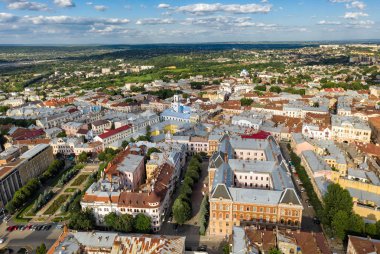 küçük Avrupa şehir şehir havadan görünümü, Chernivtsi Ukrayna