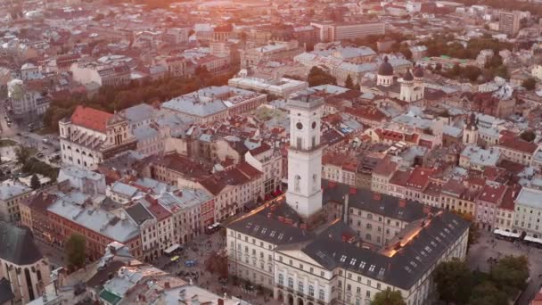 Hermosa ciudad panorámica europea, Ucrania Lviv puesta del sol vista aérea del dron — Vídeos de Stock