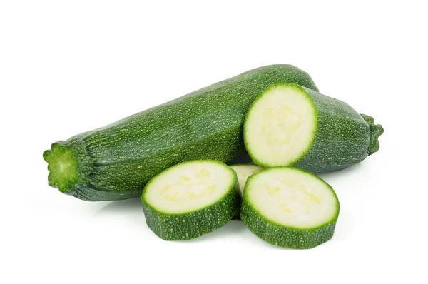 Frische Grüne Zucchini Mit Scheiben Isoliert Auf Weißem Hintergrund — Stockfoto