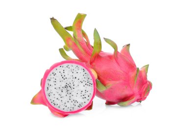 dragonfruit yarısı ve beyaz arka plan üzerinde izole dilim ile