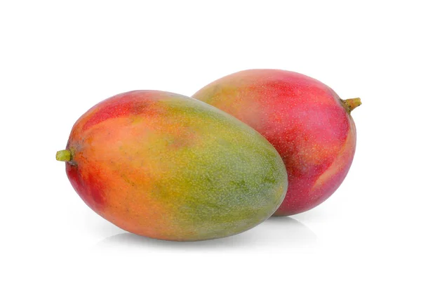 Twee Rijpe Mango Geïsoleerd Witte Achtergrond — Stockfoto