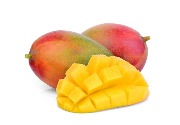 Zwei Reife Mango Mit Würfelscheibe Isoliert Auf Weißem Hintergrund — Stockfoto