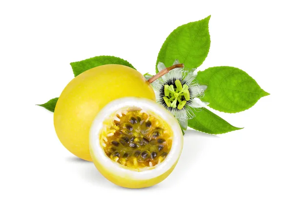 Φρούτο Του Πάθους Πράσινα Φύλλα Που Απομονώνονται Λευκό Φόντο — Φωτογραφία Αρχείου