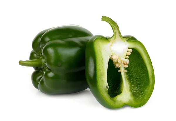 Pimiento Entero Medio Verde Aislado Sobre Fondo Blanco — Foto de Stock