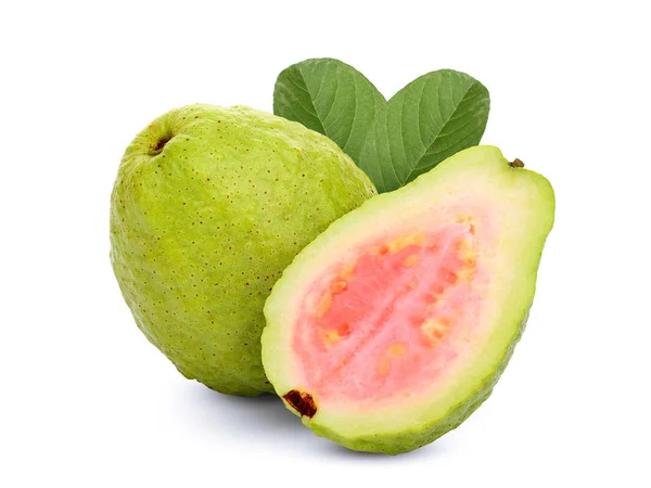 Hele Halve Roze Guava Met Blad Geïsoleerd Witte Achtergrond — Stockfoto