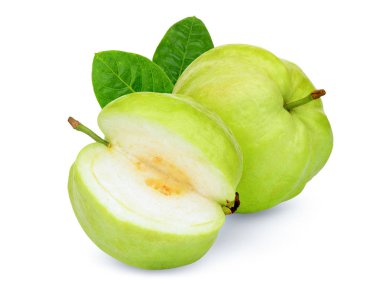 Bütün ve beyaz arka plan üzerinde izole yaprak yarım guava meyve