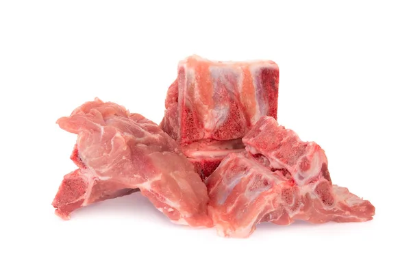 Ruwe varkensvlees bot geïsoleerd op witte achtergrond — Stockfoto