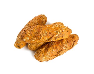 bütün tahıl ekmeği üzerine beyaz izole