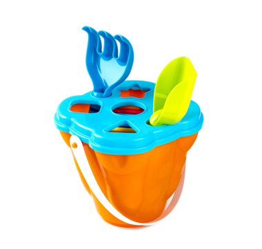 kum oyuncaklar üzerinde beyaz izole