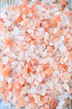 ahşap yüzey üzerinde pembe Himalaya tuz